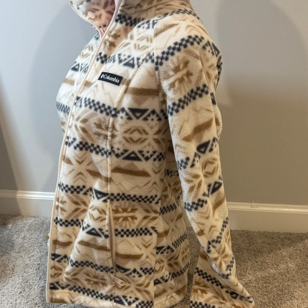 Columbia Tan and Black Geometric Fleece Jacket - Picture 3 of 4